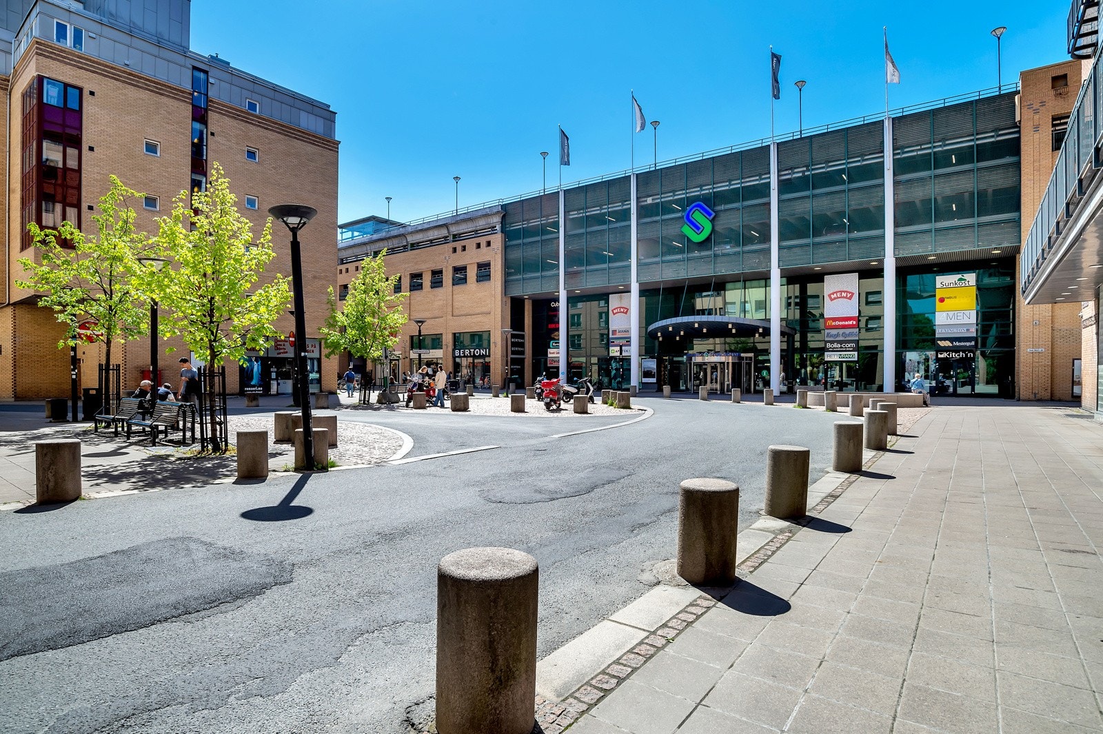 For de som ønsker byliv ligger Sandvika med et av Nordens største kjøpesentre seks minutter gange fra boligen Galleribilde