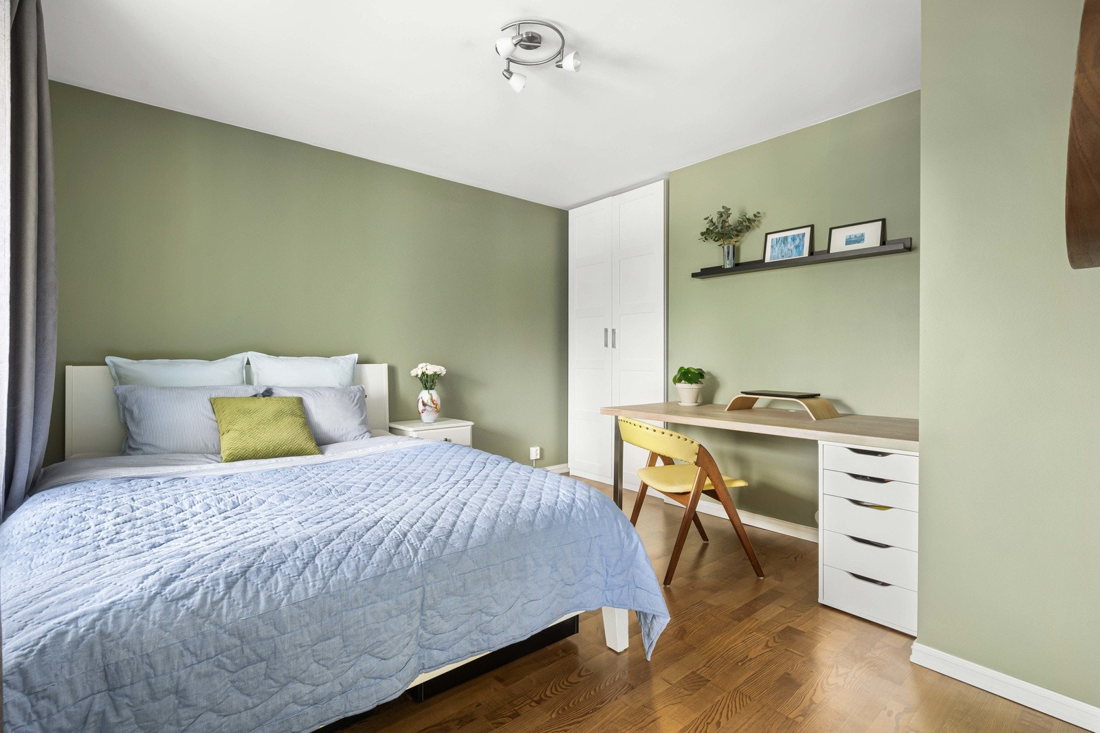 Her er det også innredet med garderobeløsning Galleribilde