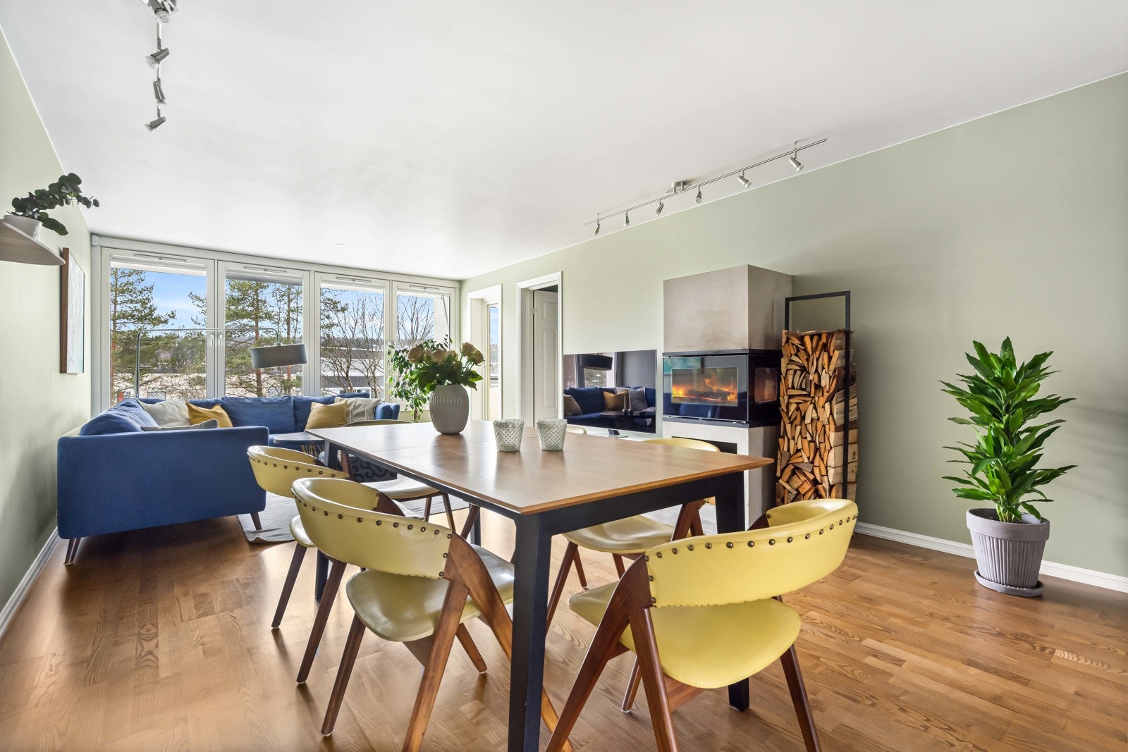 Dette er en lys og lekker 3-roms (opprinnelig 4-roms) toppleilighet Galleribilde