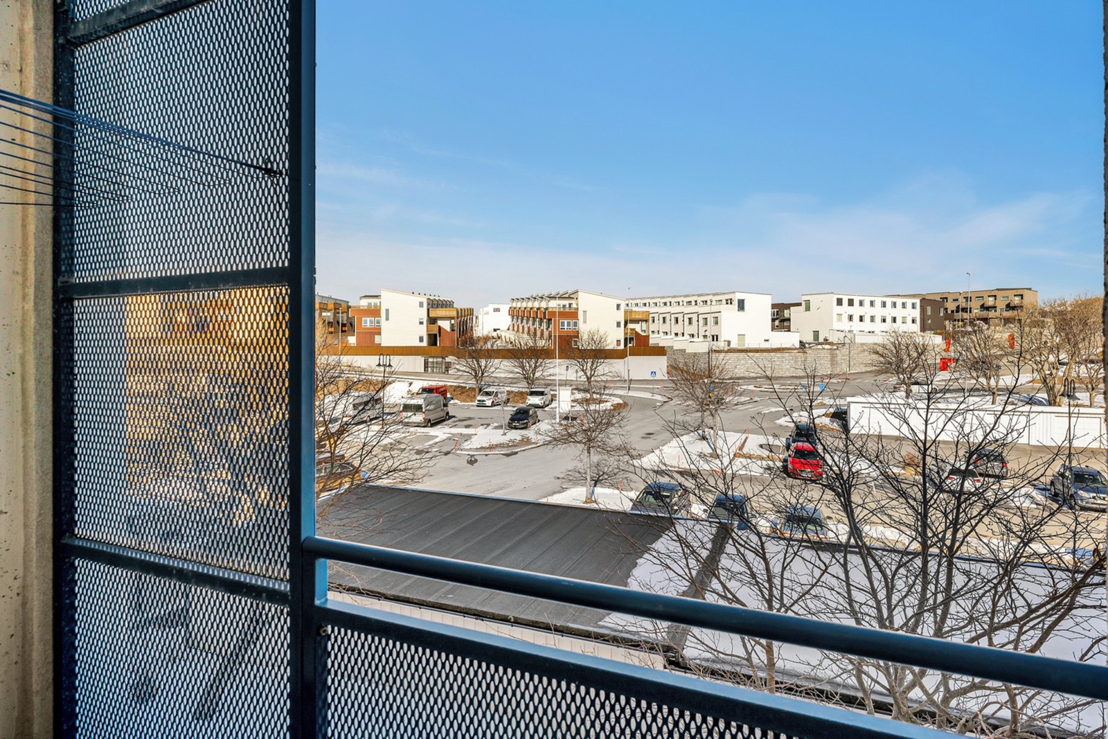 Balkong vendt mot nord. Galleribilde
