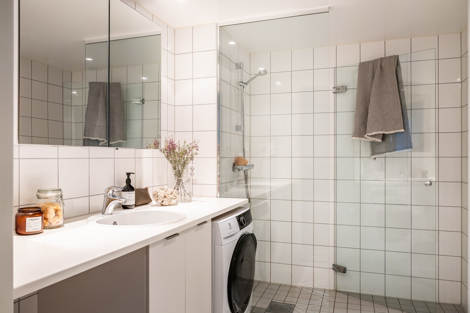 Lekkert bad med tidsriktige innredninger. Galleribilde