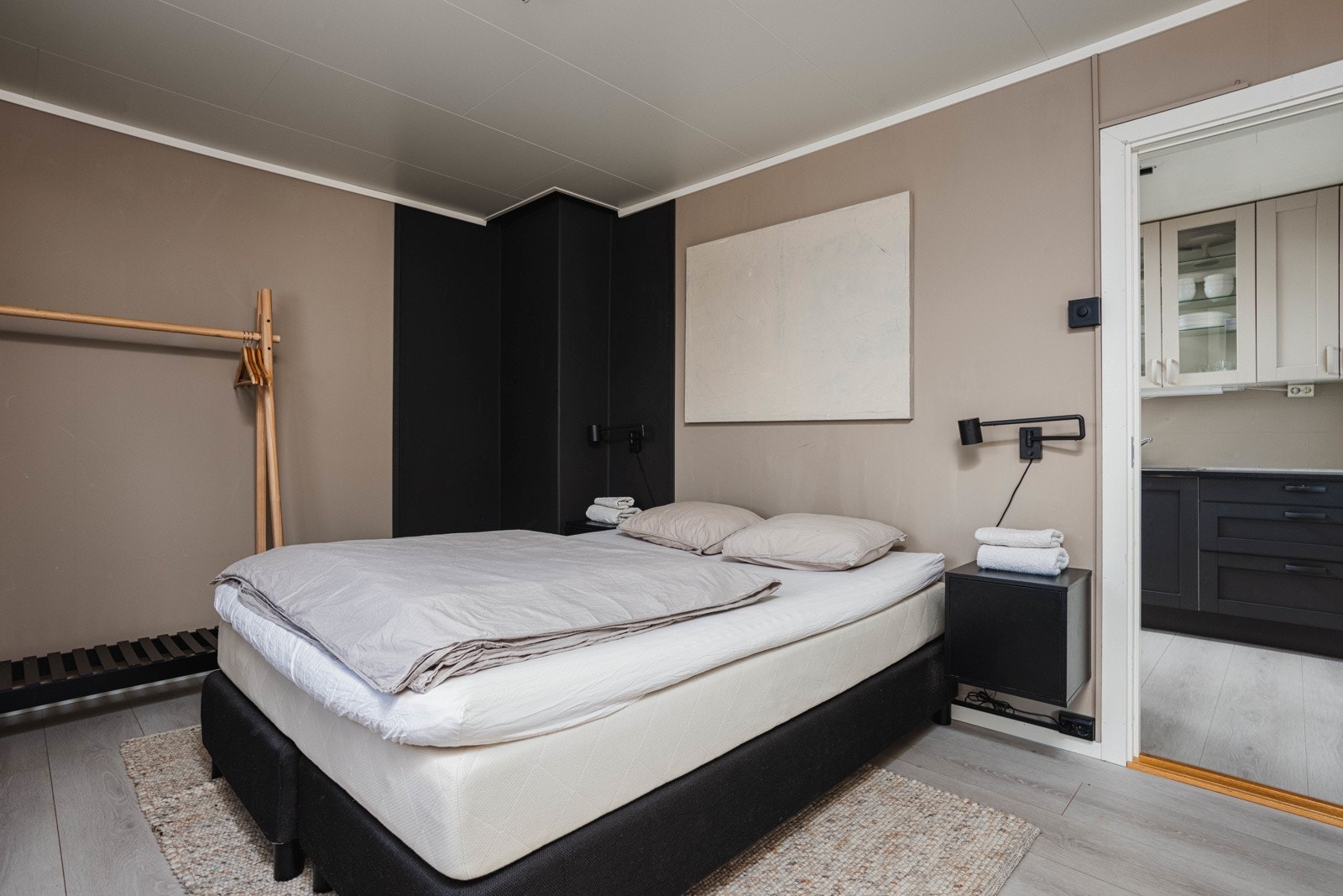 Hovedsoverom av god størrelse. Her vil du finne plass til å innrede med dobbeltseng, garderobeskap og annet møblement. Galleribilde