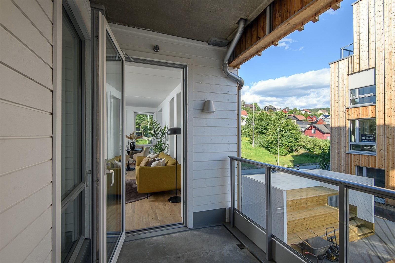 Den overbygde balkongen er et rom i naturlig forlengelse av stuen. Galleribilde