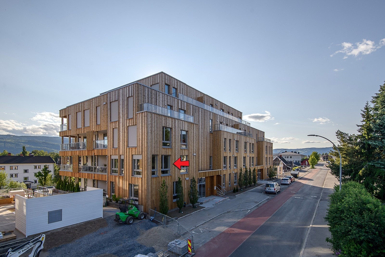 Leiligheten har en fin hjørnebeliggenhet i 2. etg. med store vindusflater og godt med utsyn. Galleribilde