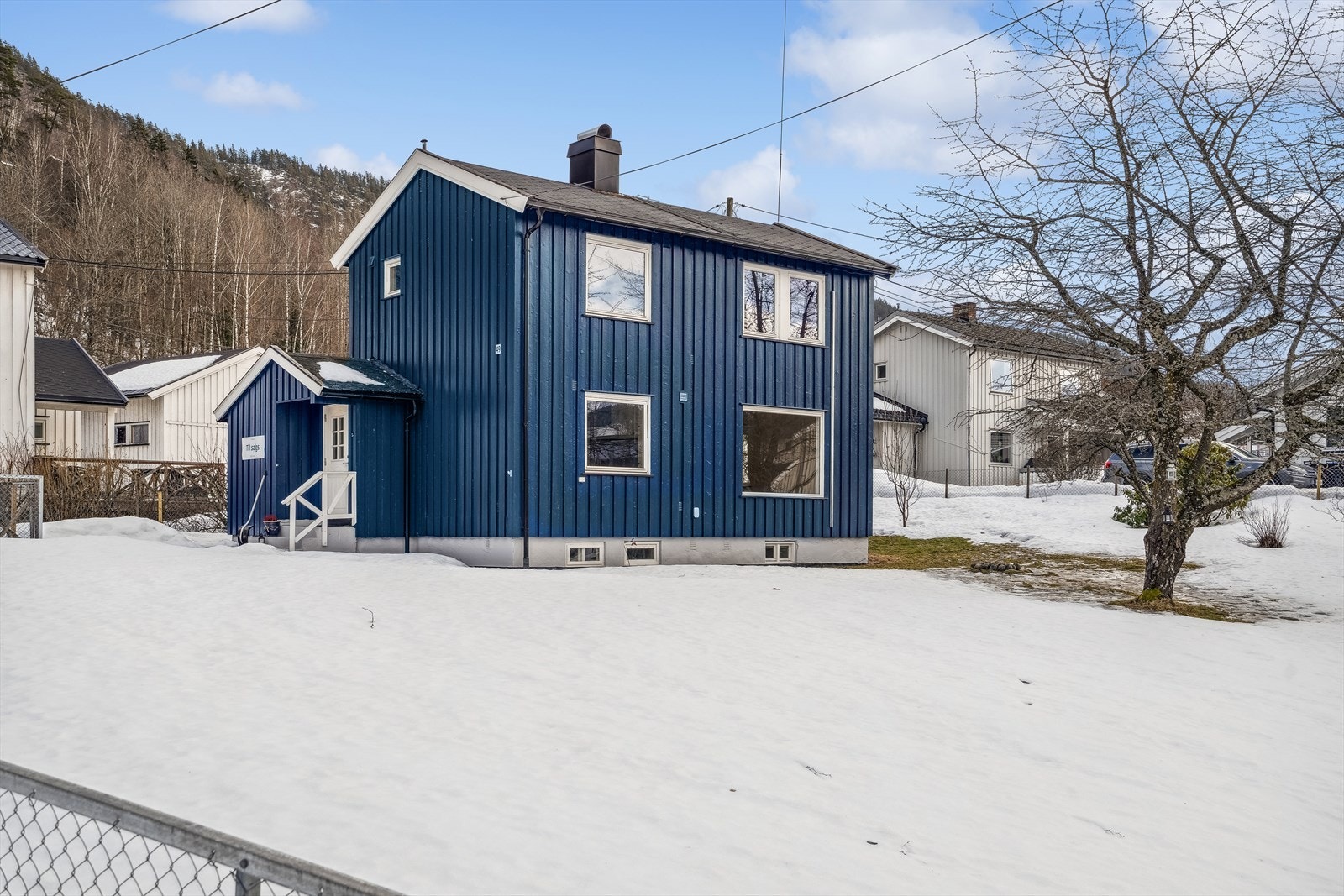 Boligen strekker seg over tre plan og har en praktisk planløsning. Galleribilde