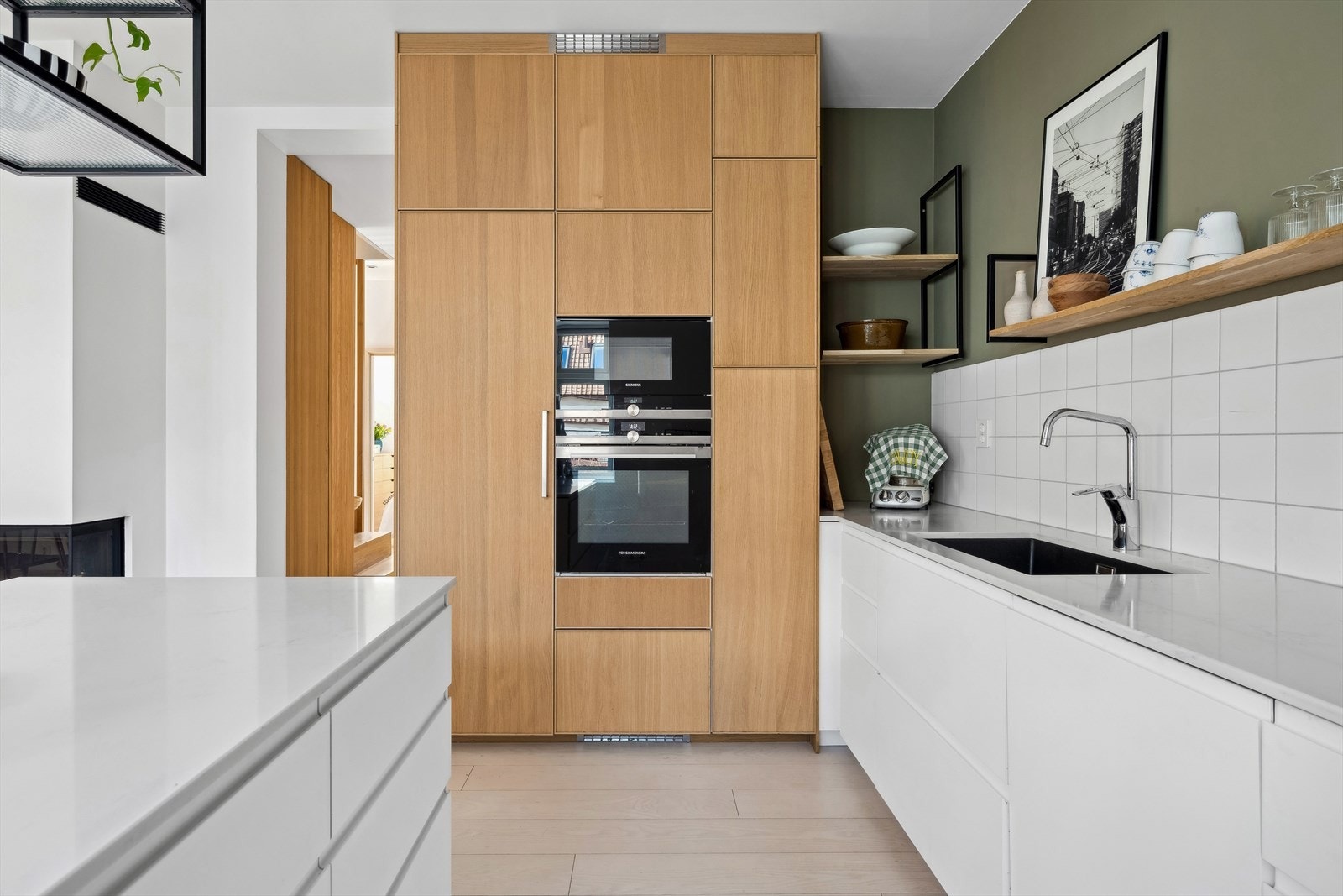 Innbydende materialer og moderne farger som harmonerer godt med hverandre. Galleribilde