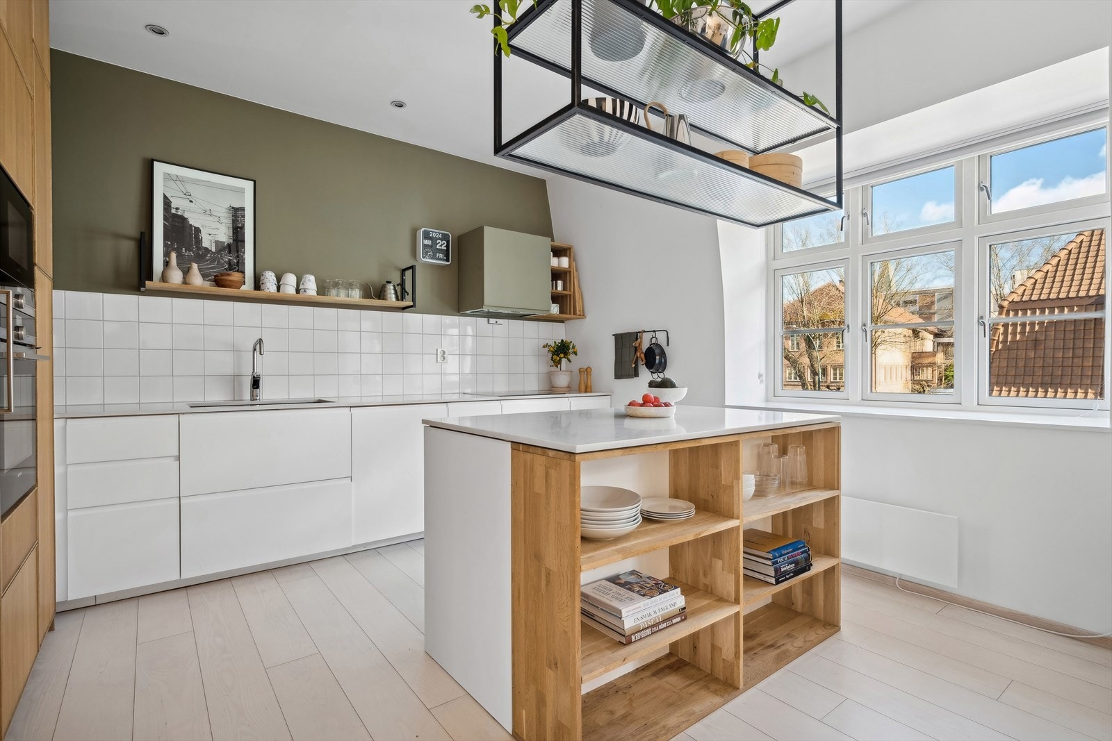 Boligen holder en høy standard og er totaloppusset og bygget ut i perioden 2017 - 2023. Galleribilde