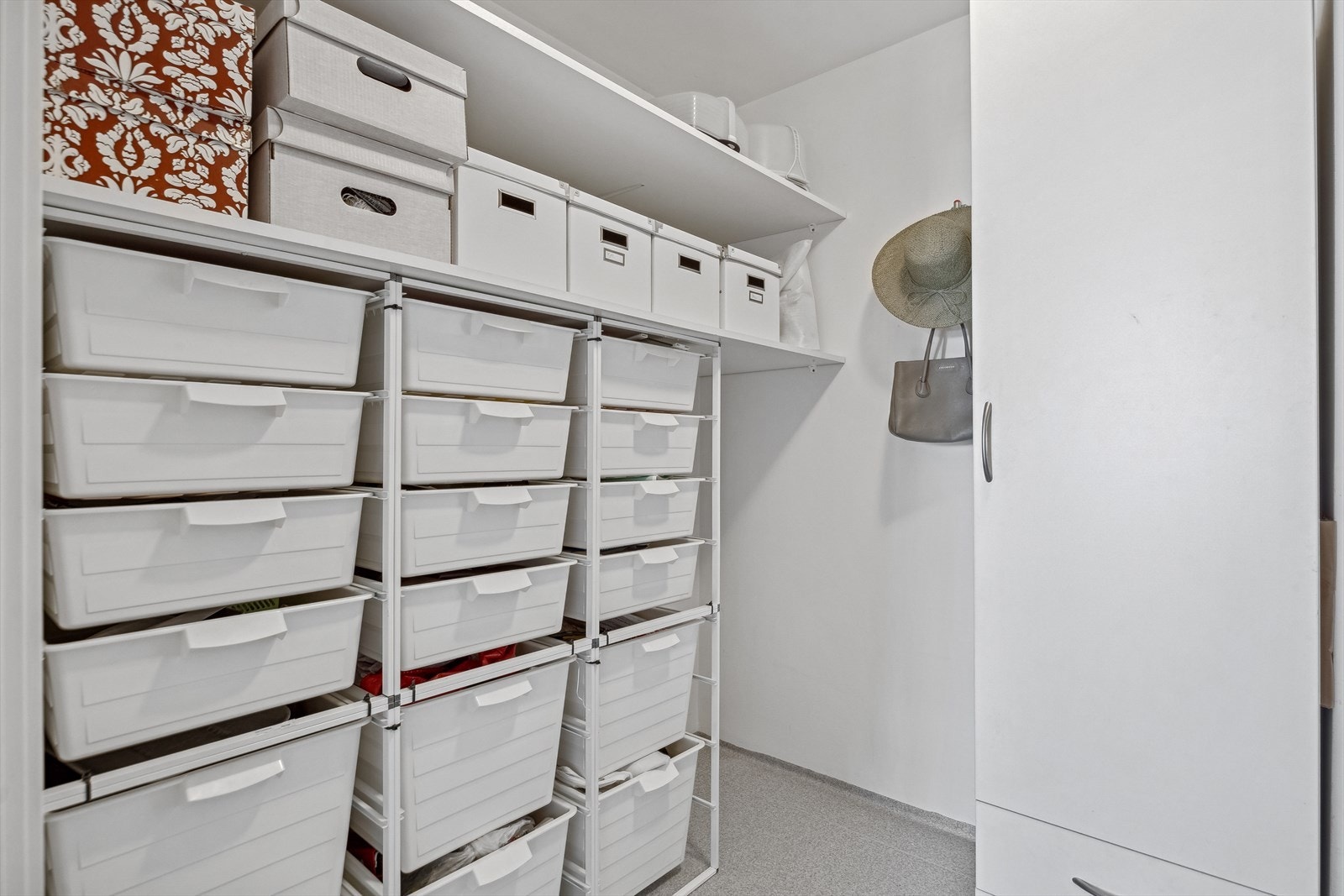 Inneboden er praktisk innredet. Galleribilde