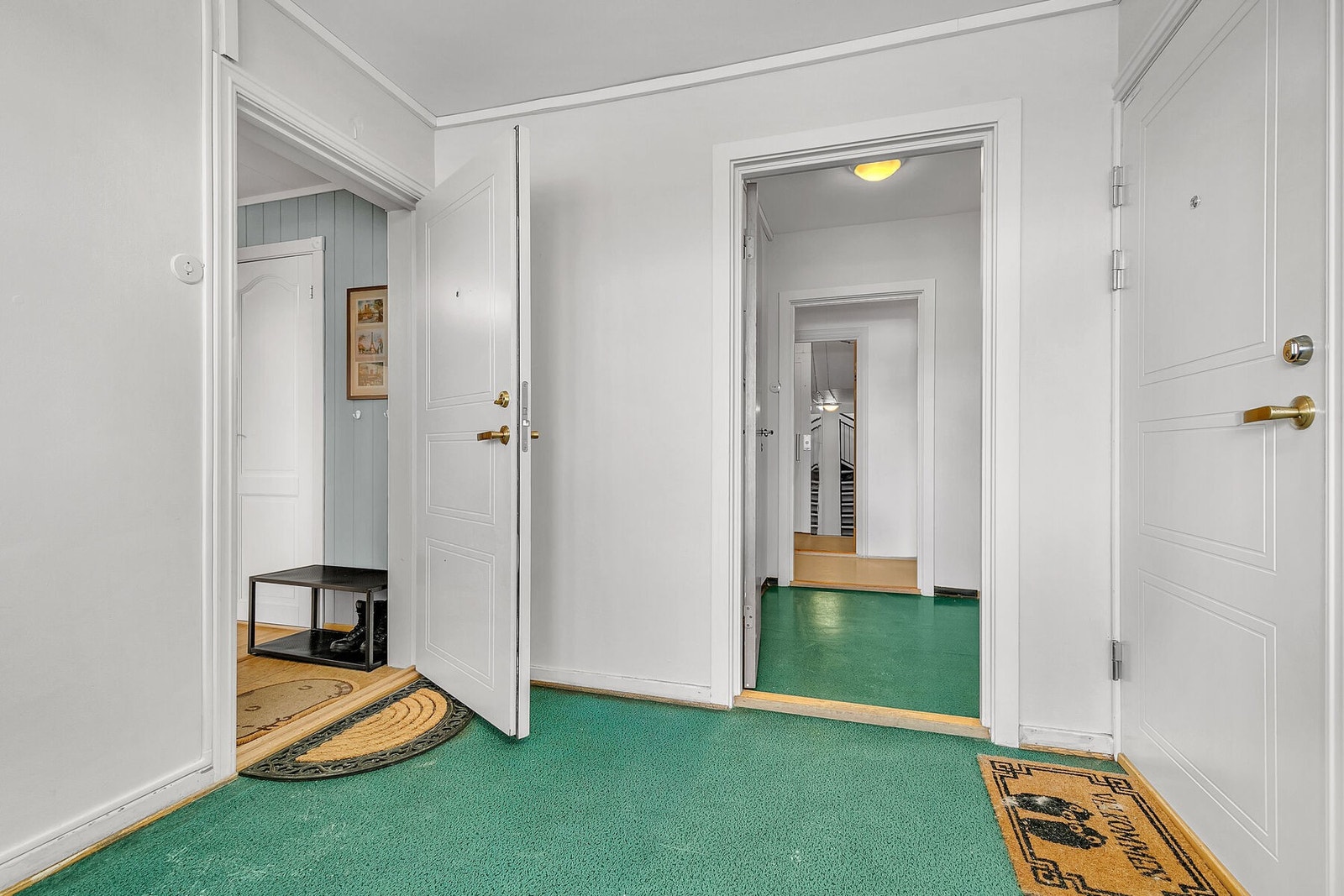 Inngang til leilighet til venstre Galleribilde
