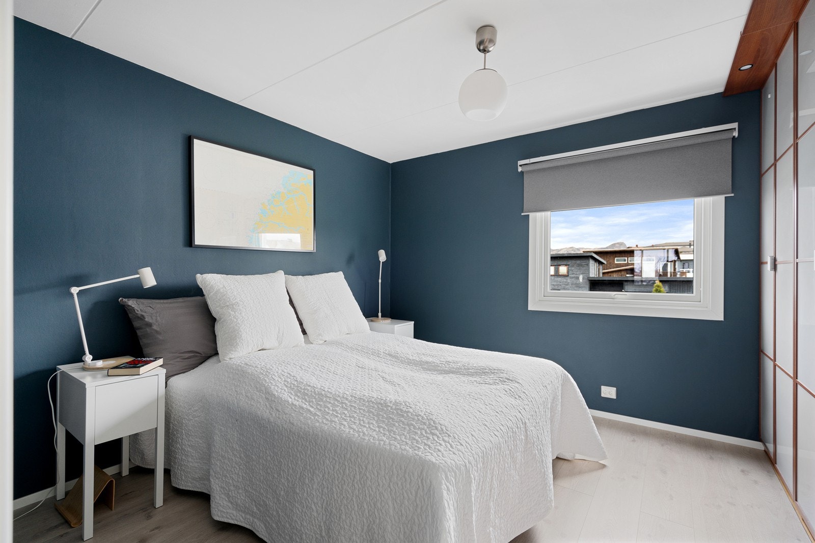 Hovedsoverom med god garderobeplass. Galleribilde