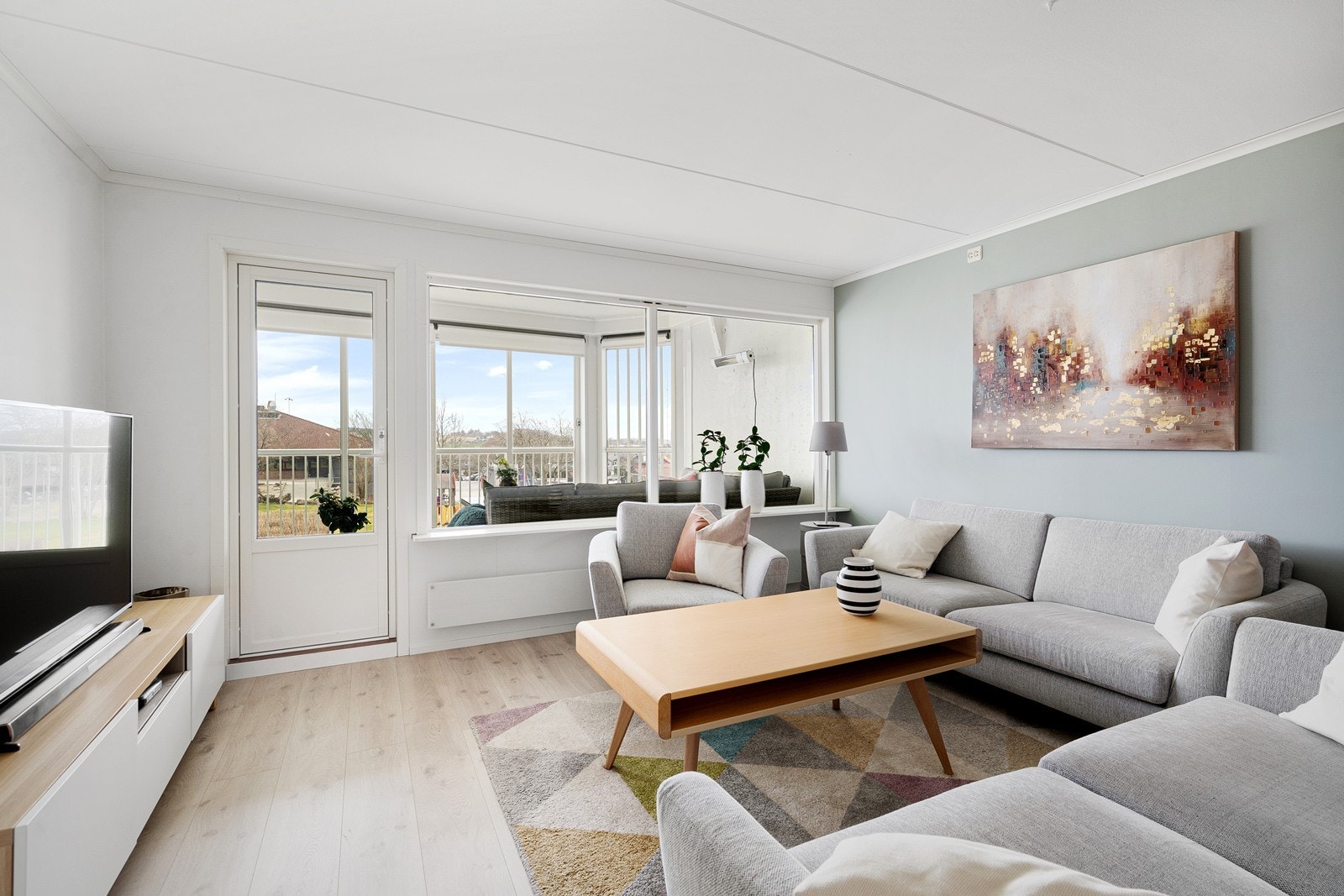 Fra hagestuen kommer man inn i stuen. Galleribilde