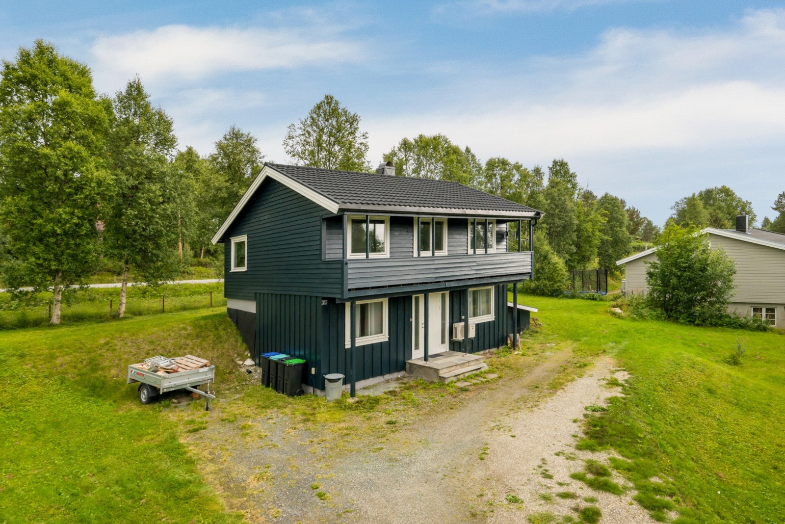 Velkommen til Jamtveien 20, en flott enebolig med sentral beliggenhet på Røros. Galleribilde
