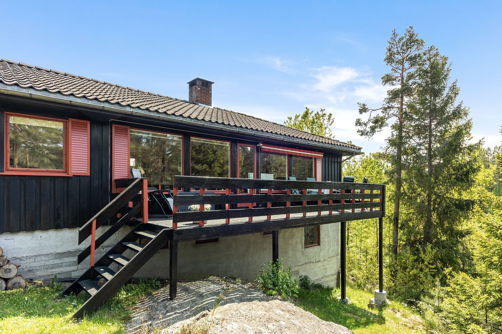 Stor veranda med gode solforhold Galleribilde
