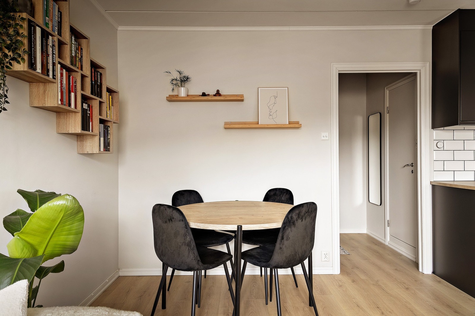 Det er også naturlig sone for plassering av spisebord. Galleribilde