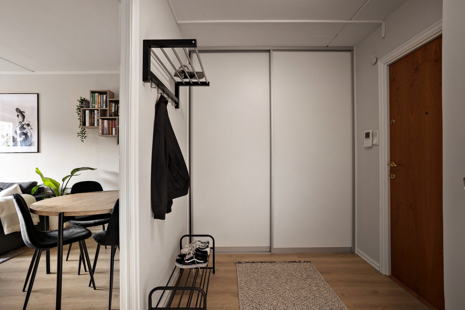 Romslig skyvedørsgarderobe medfølger. Velkommen inn til det som kan bli ditt nye hjem! Galleribilde