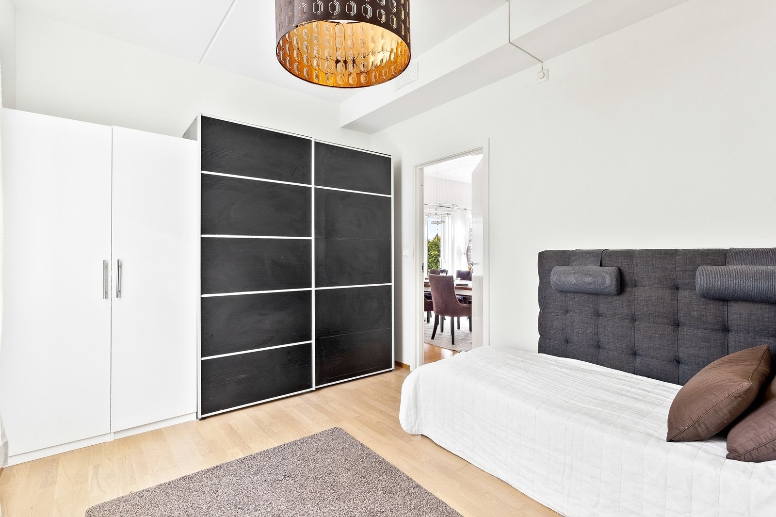 Det er 3 gode soverom i leiligheten. Galleribilde