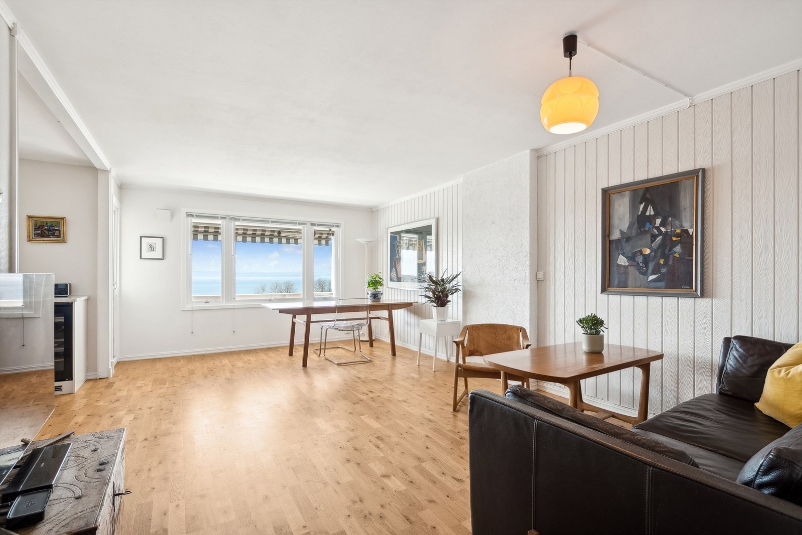 Stuen er romslig, og har flere møbleringsmuligheter for å skape den stuen du selv ønsker. Galleribilde