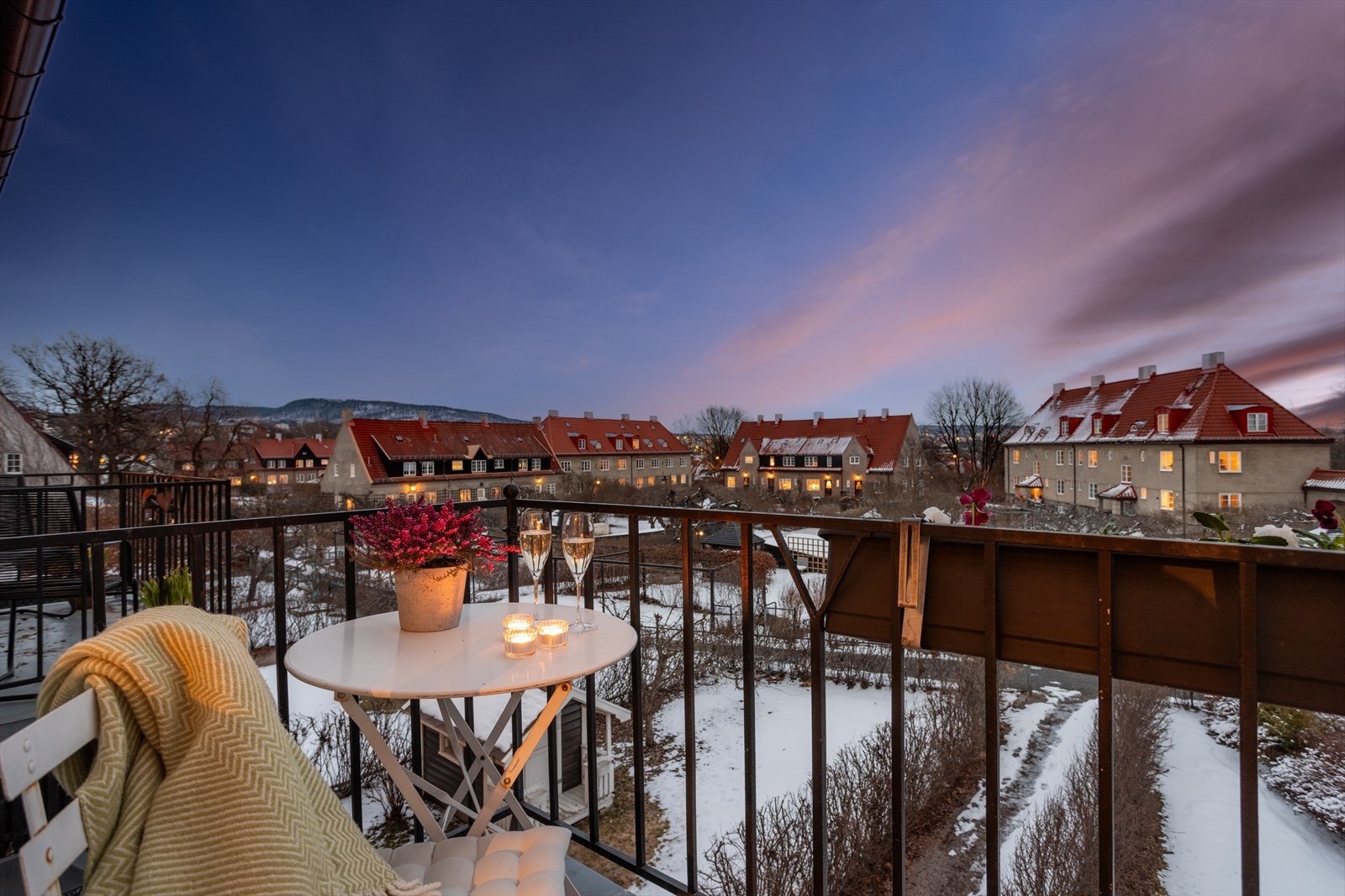 Leiligheten har utgang til en fantastisk balkong noe som er svært etterspurt i Hagebyen. Galleribilde