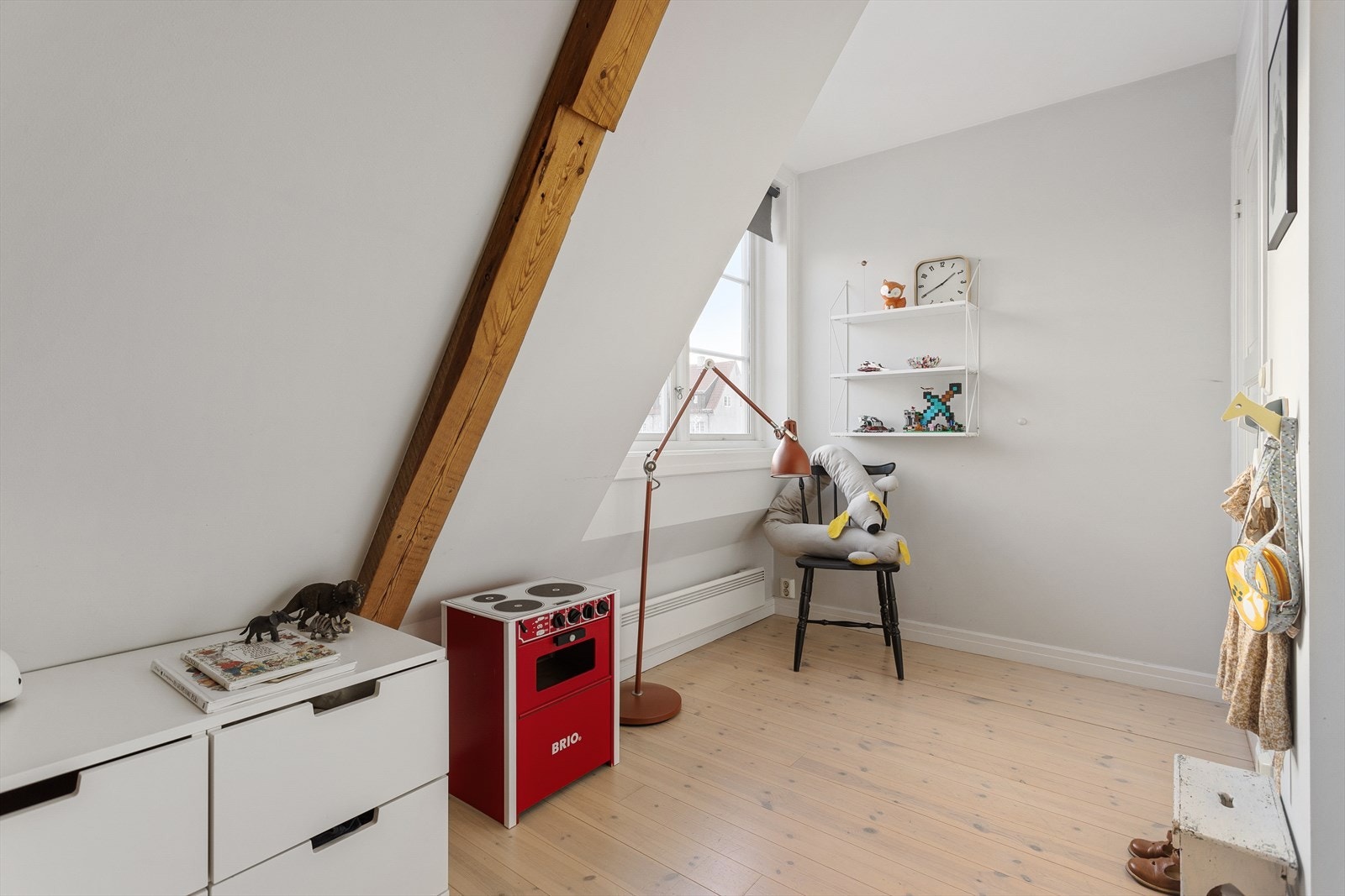 Det øvrige soverommet i etasjen fungerer ypperlig som barnerom, gjesterom, kontor eller det man måtte ha behov for. Galleribilde