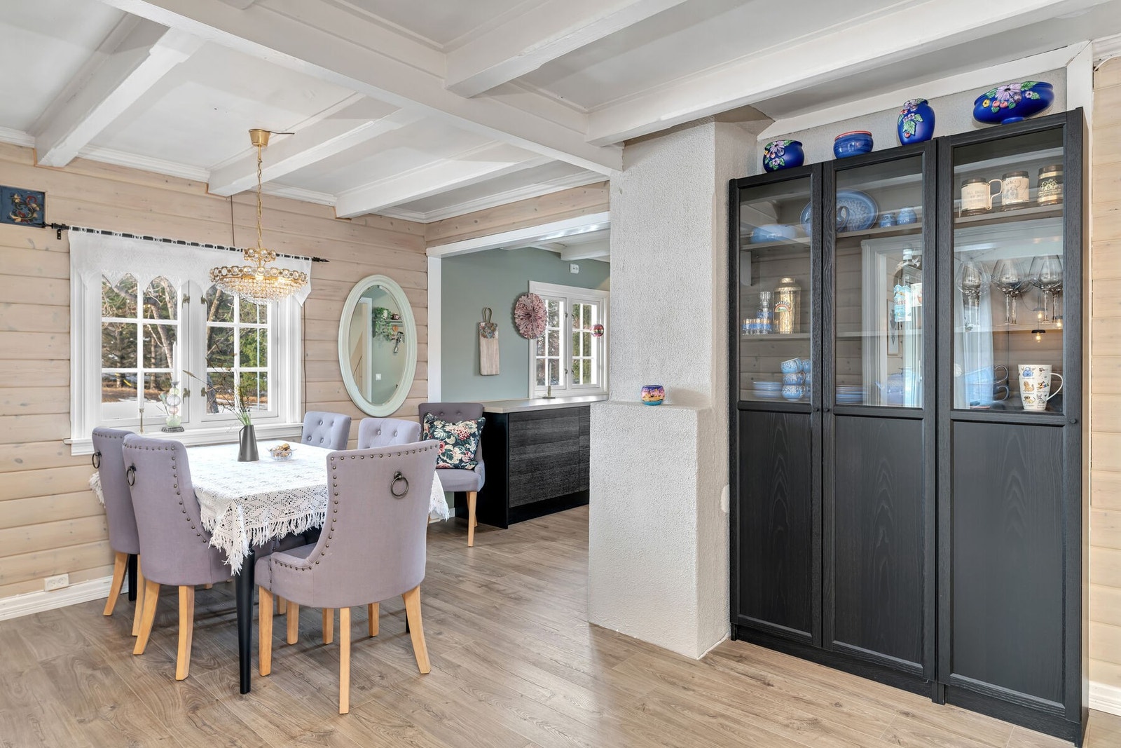 Det er plass til møblering av spisestue i tilknytning til kjøkkenet. Galleribilde