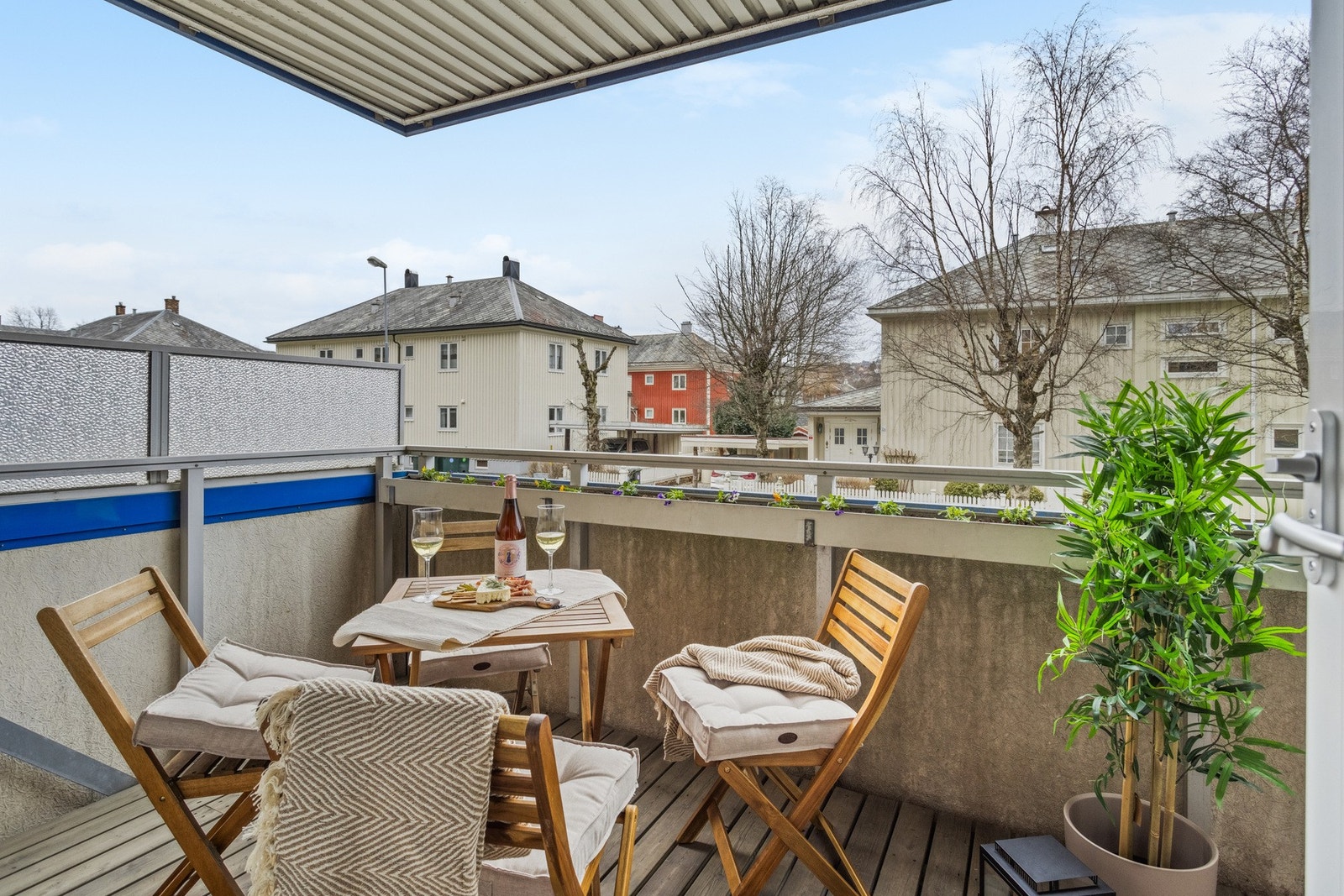 Herlig balkong som er perfekt å benytte seg av på varme sommerdager. Galleribilde