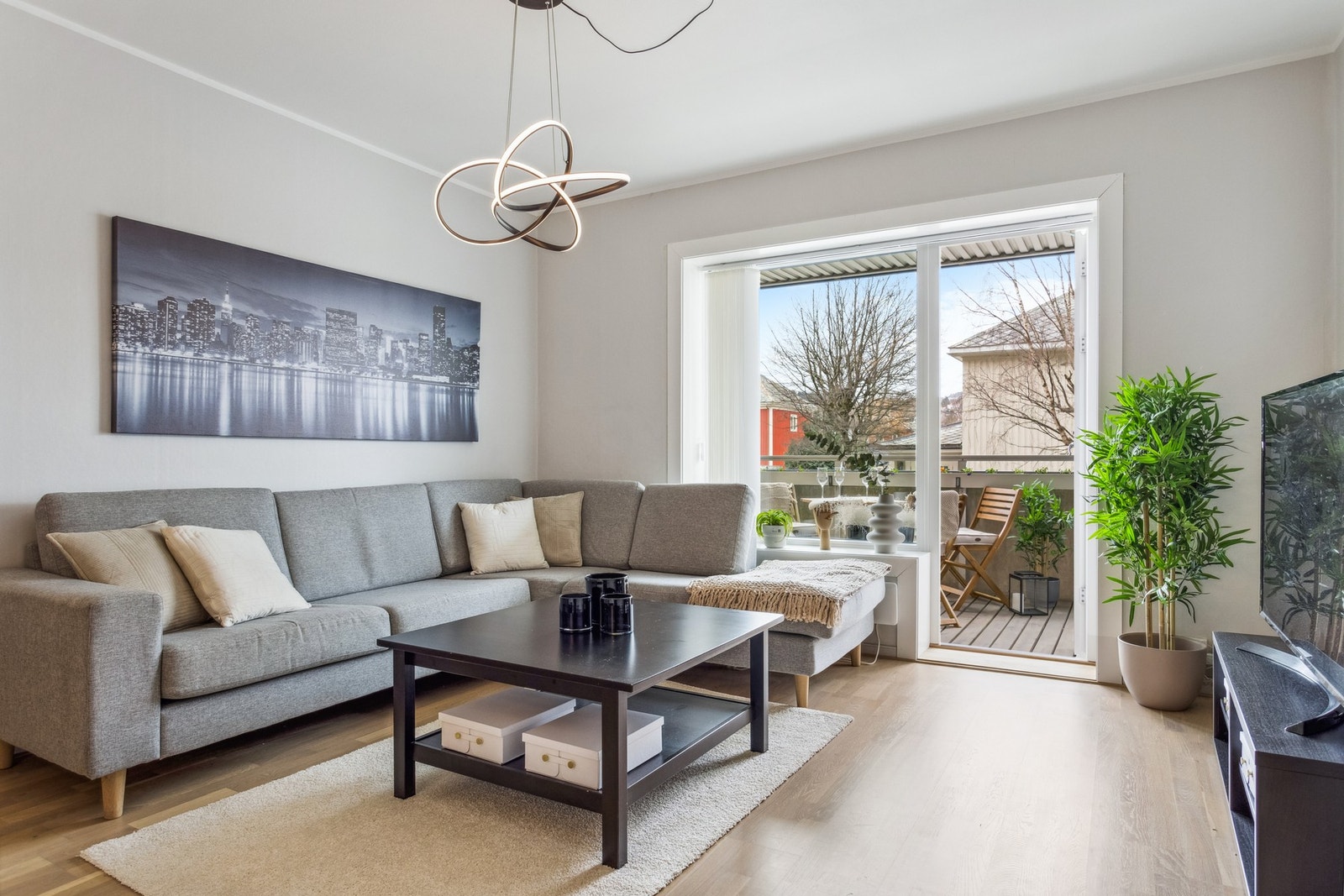 EiendomsMegler 1 ved Stine Nielsen har gleden av å presentere denne flotte 3-ROMS leiligheten i Udbyes gate 3 B! Galleribilde