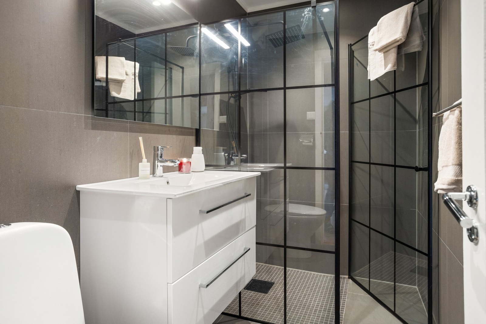 Badet ble oppusset i 2021 med flis på eksisterende flis fra 2002. Arbeid i 2021 ble utført av håndverkere. Galleribilde