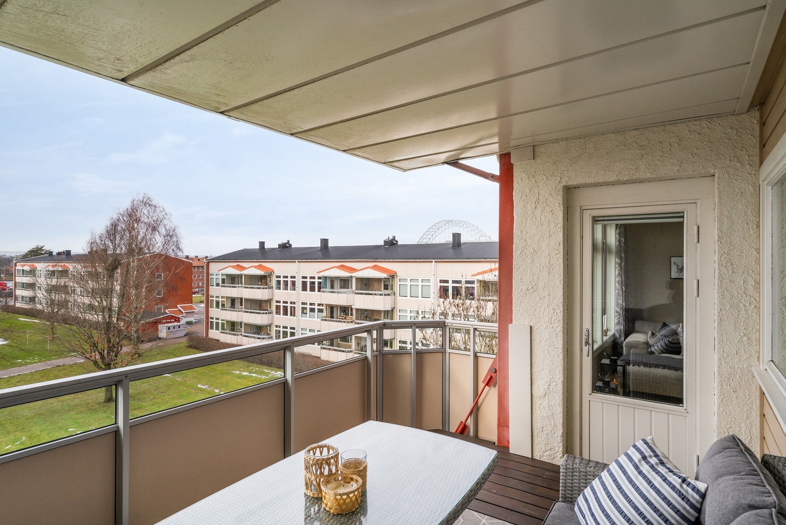 Inngang til leiligheten fra balkong Galleribilde