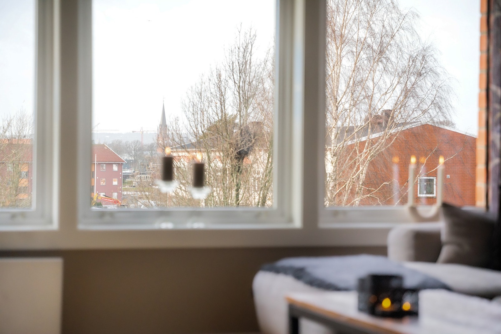 Utsikt mot Fredrikstad domkirke fra stuen Galleribilde