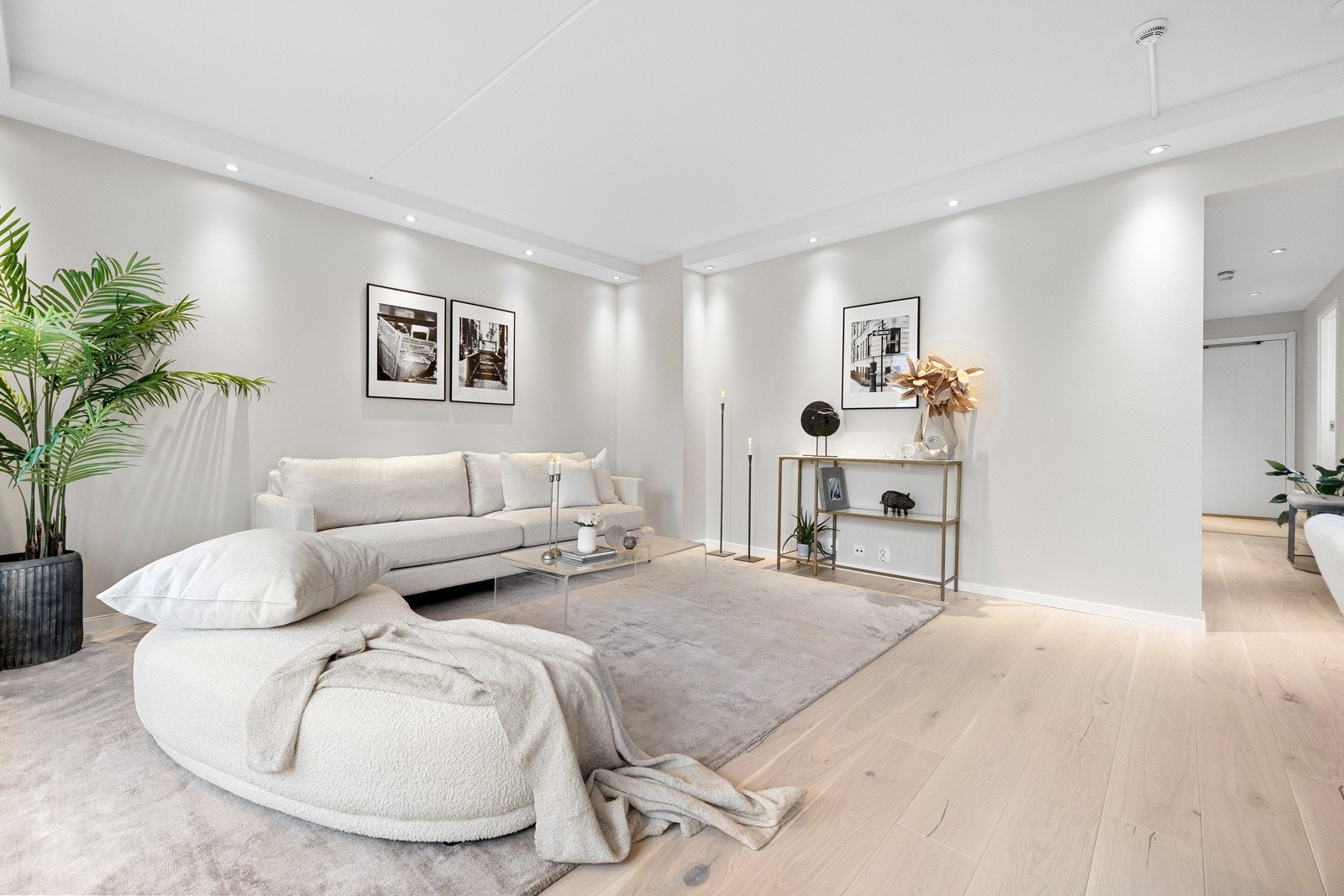 Her har du gode møbleringsmuligheter av sofagruppe og tv-bord. Galleribilde