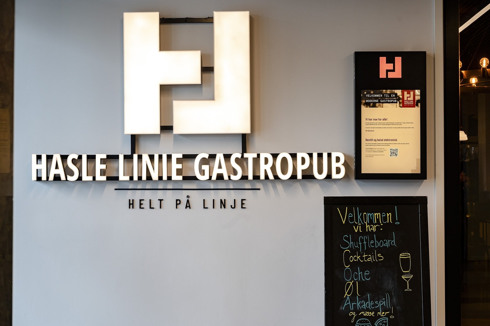 Gastropuben på Vinslottet har blitt et meget populært sted siden åpningen for et par år siden. Her arrangeres quizkvelder, musikkbingo, fotballvisning m.m. Galleribilde