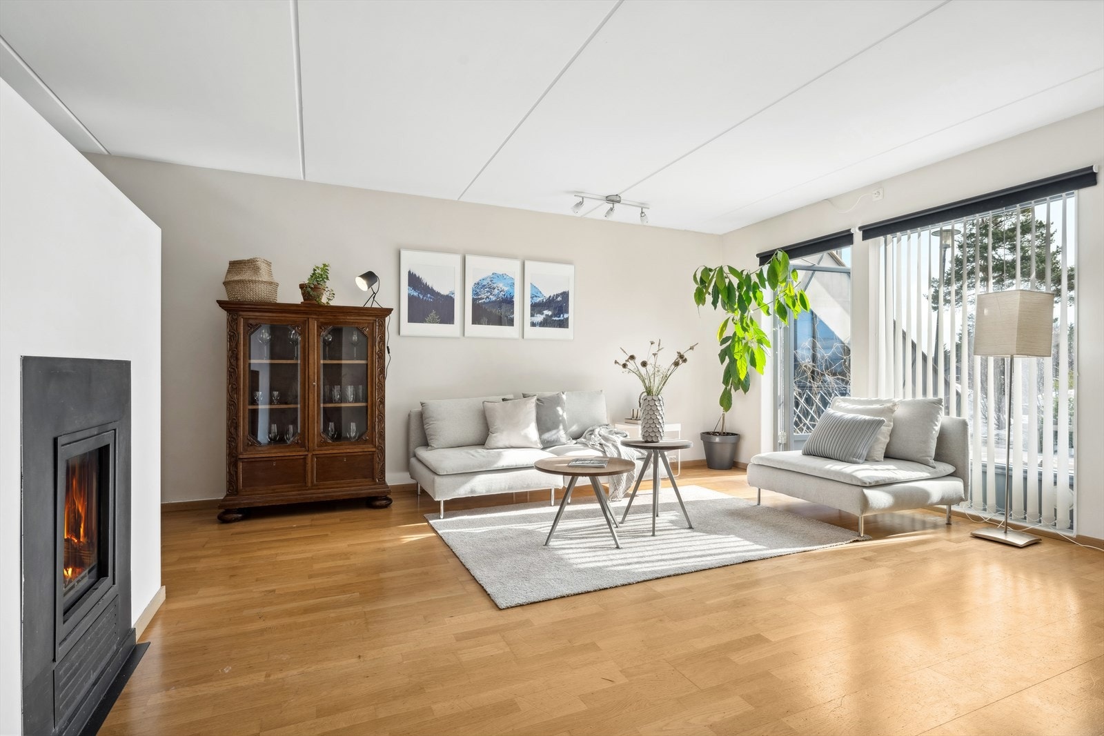 Velkommen til Korpåsen 23 A. Arealeffektiv leilighet i 1. etasje med stor terrasse og gode solforhold. Passer alle aldersgrupper. Galleribilde