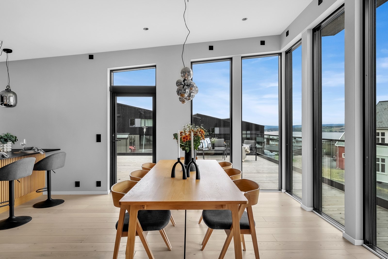 Gode innredningsmuligheter og adkomst til terrasse Galleribilde