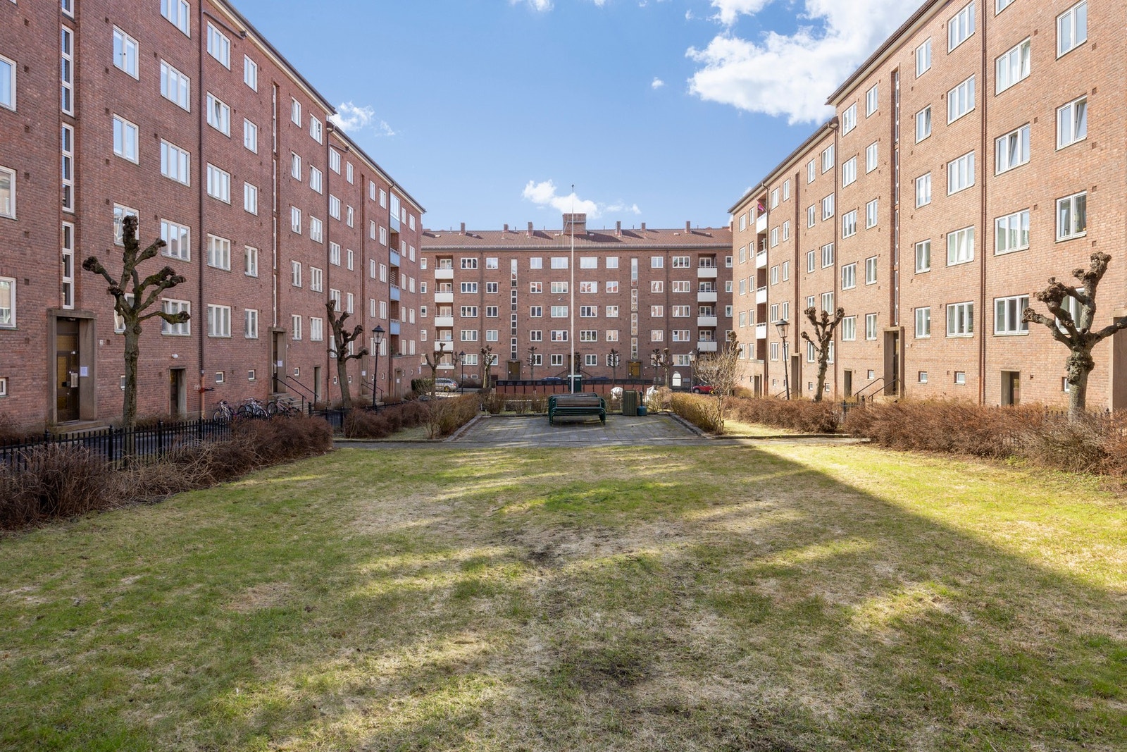 Leiligheten ligger i et meget hyggelig og attraktivt boligområde på Sofienberg. Galleribilde