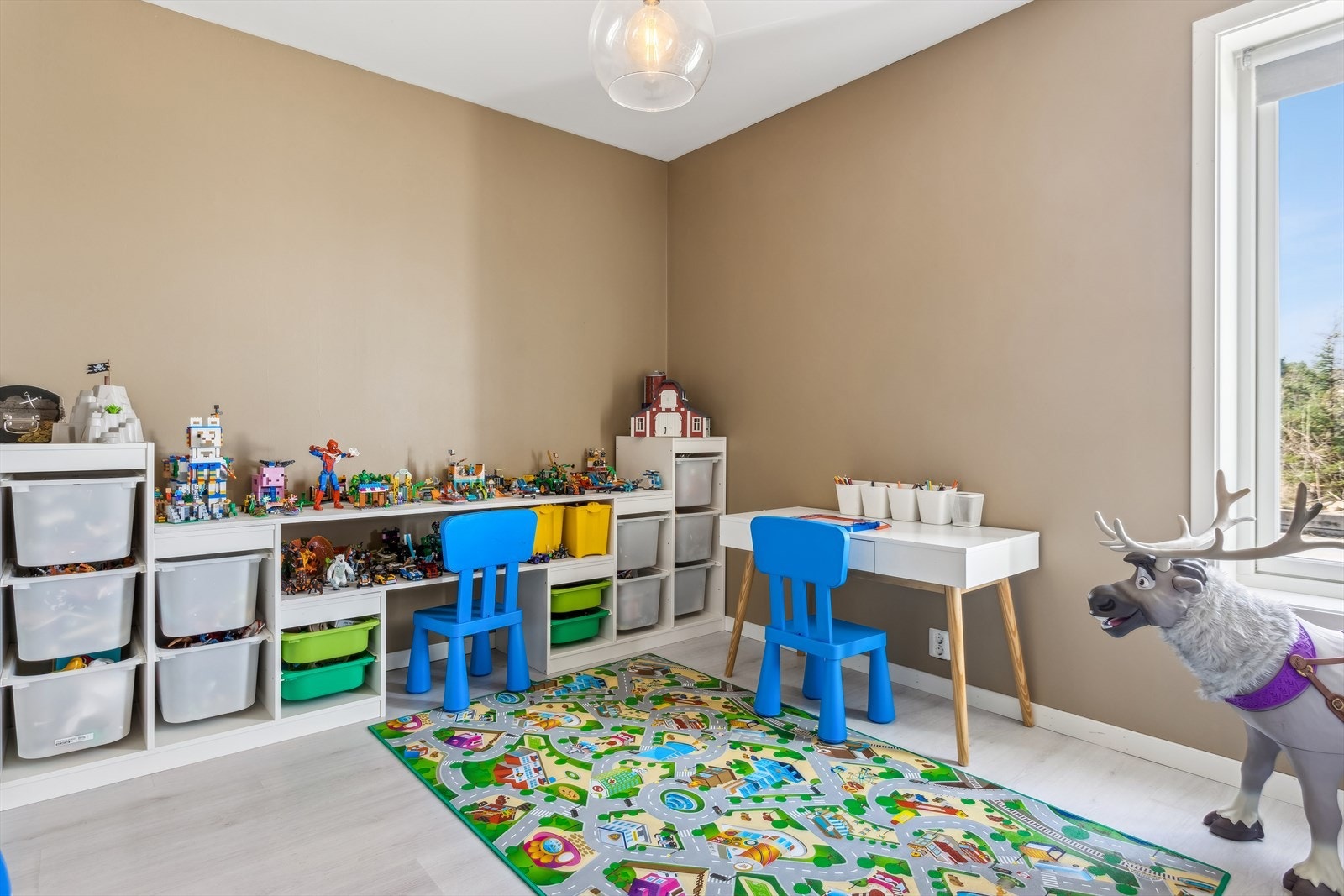 Soverom i underetasje. Galleribilde