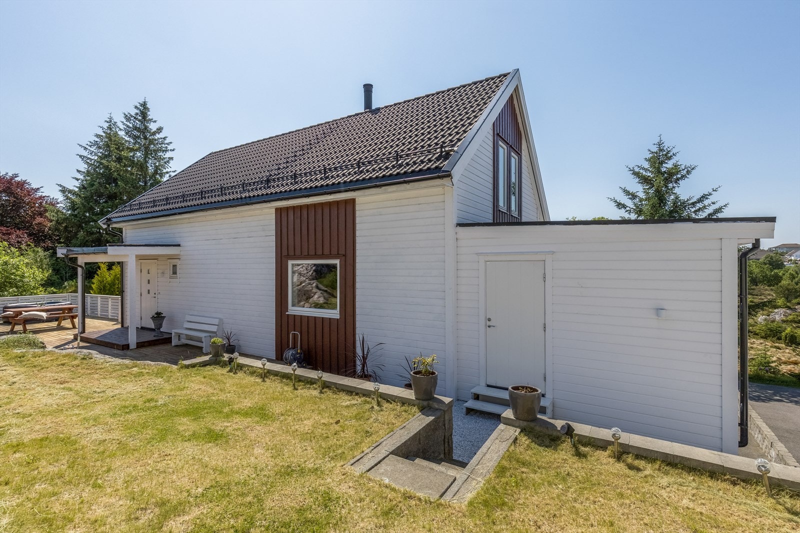 Plen på baksiden av boligen. Galleribilde