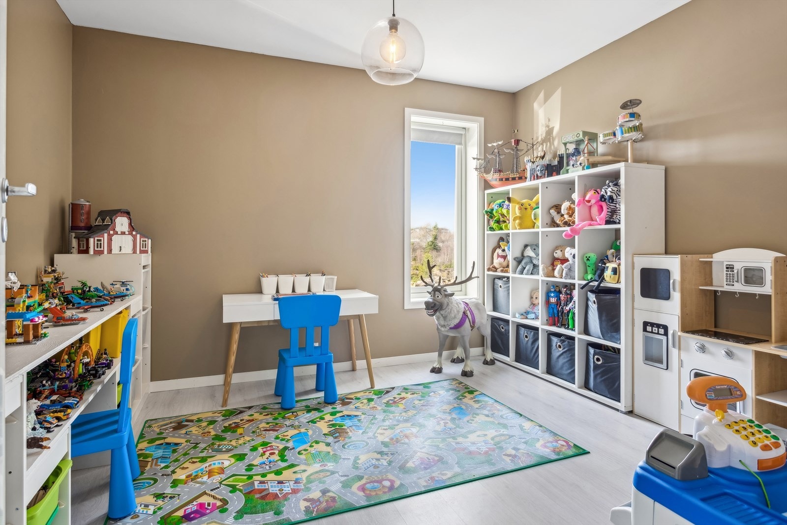 Soverom i underetasje. Galleribilde