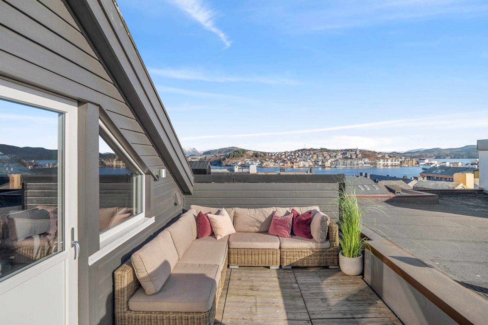 Din lokale eiendomsmegler Anders Havneraas har gleden av å presentere denne fantastiske penthouse-leiligheten i sentrum! Galleribilde