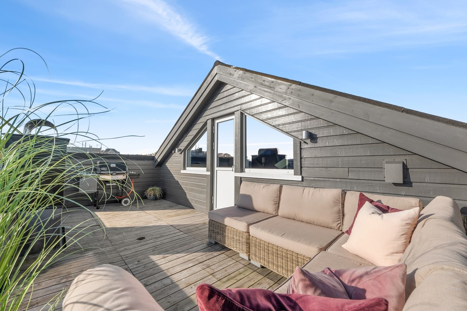Privat takterrasse med svært gode sol- og utsiktsforhold Galleribilde