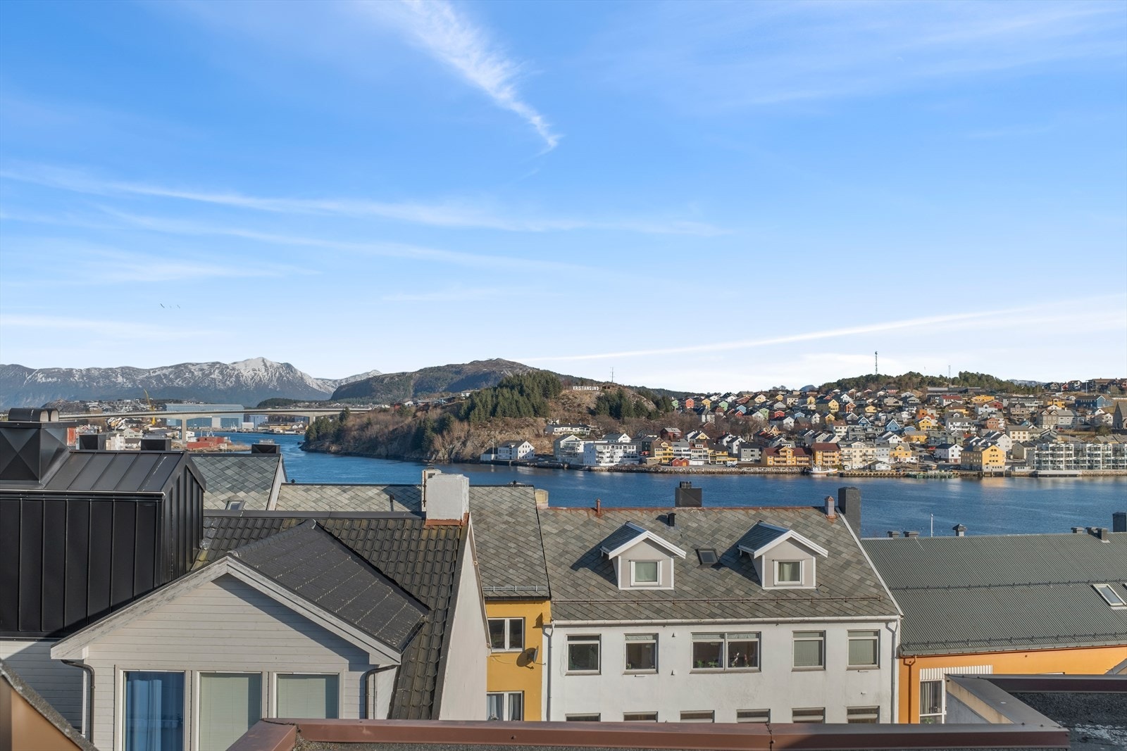 Utsikt over havnebassenget Galleribilde