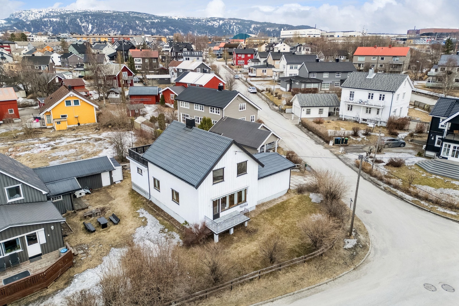 Dronebilde av boligen Galleribilde