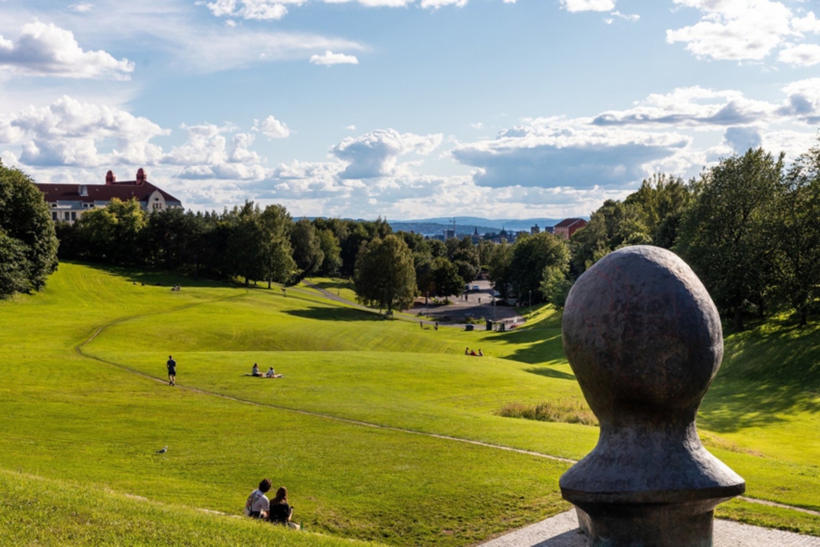 Torshovdalen ligger like i nærheten, bare en kort spasertur fra boligen. Galleribilde