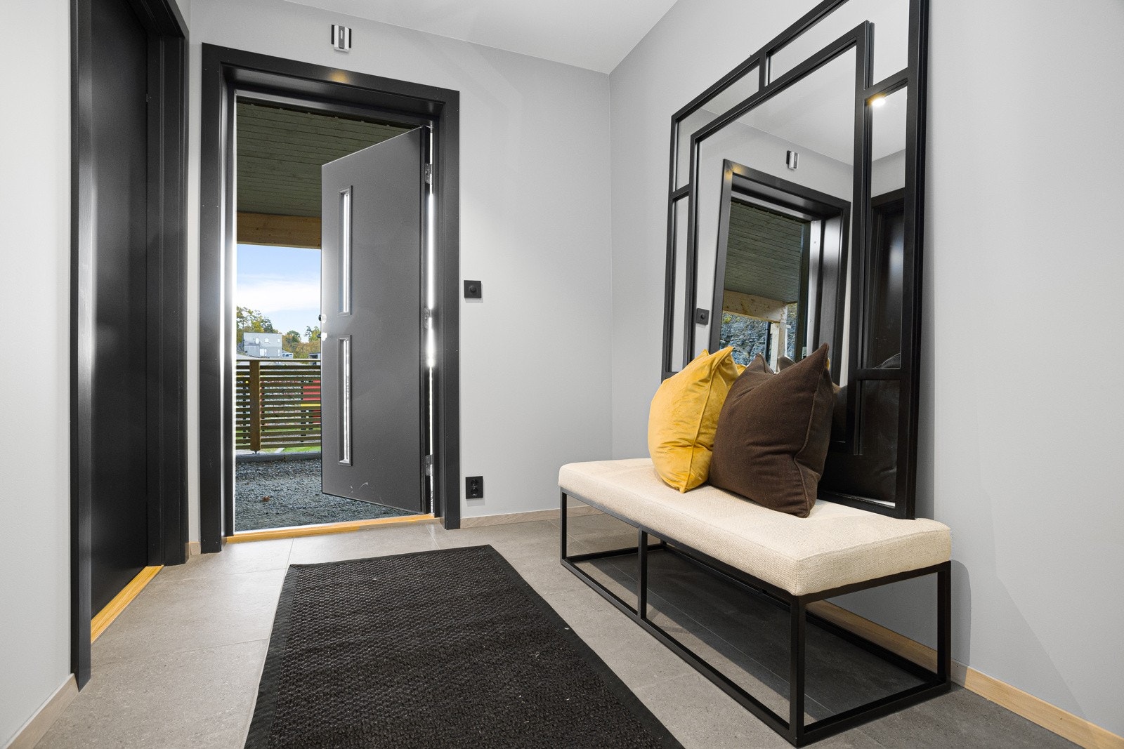 Velkommen inn! Hyggelig gang ønsker deg vel inn. Galleribilde