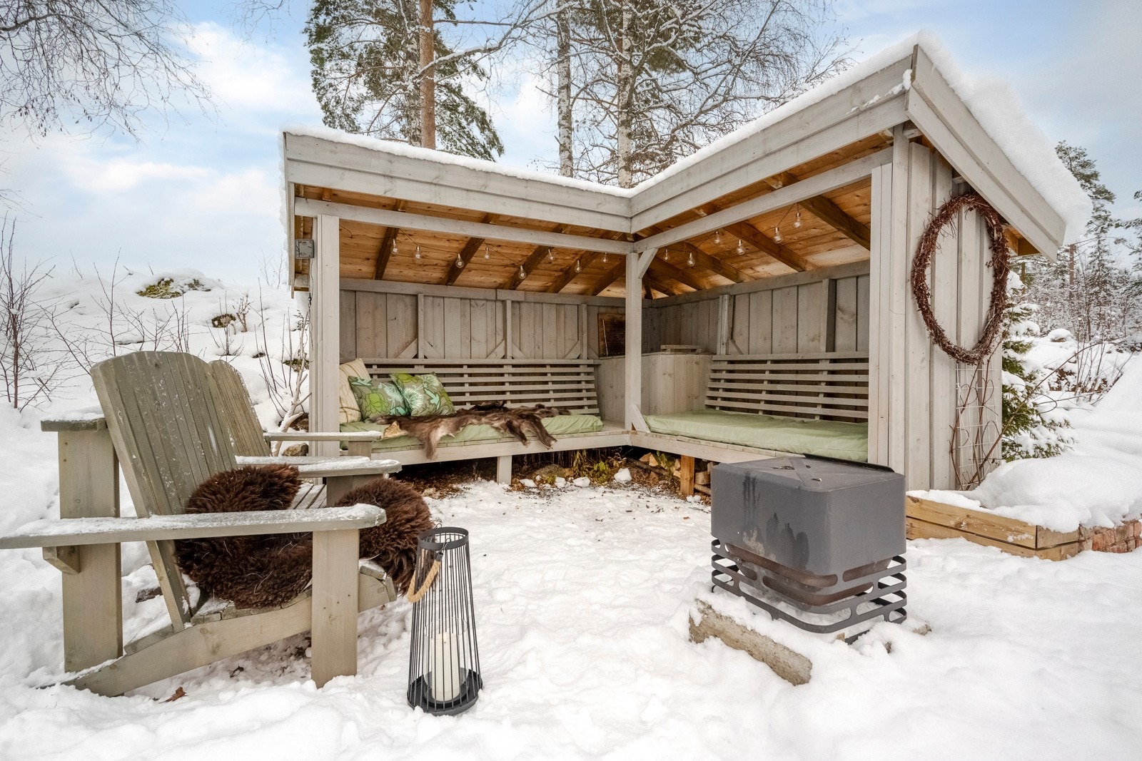 Gapahuken er like fin å bruke både vinter- og sommerstid. Galleribilde
