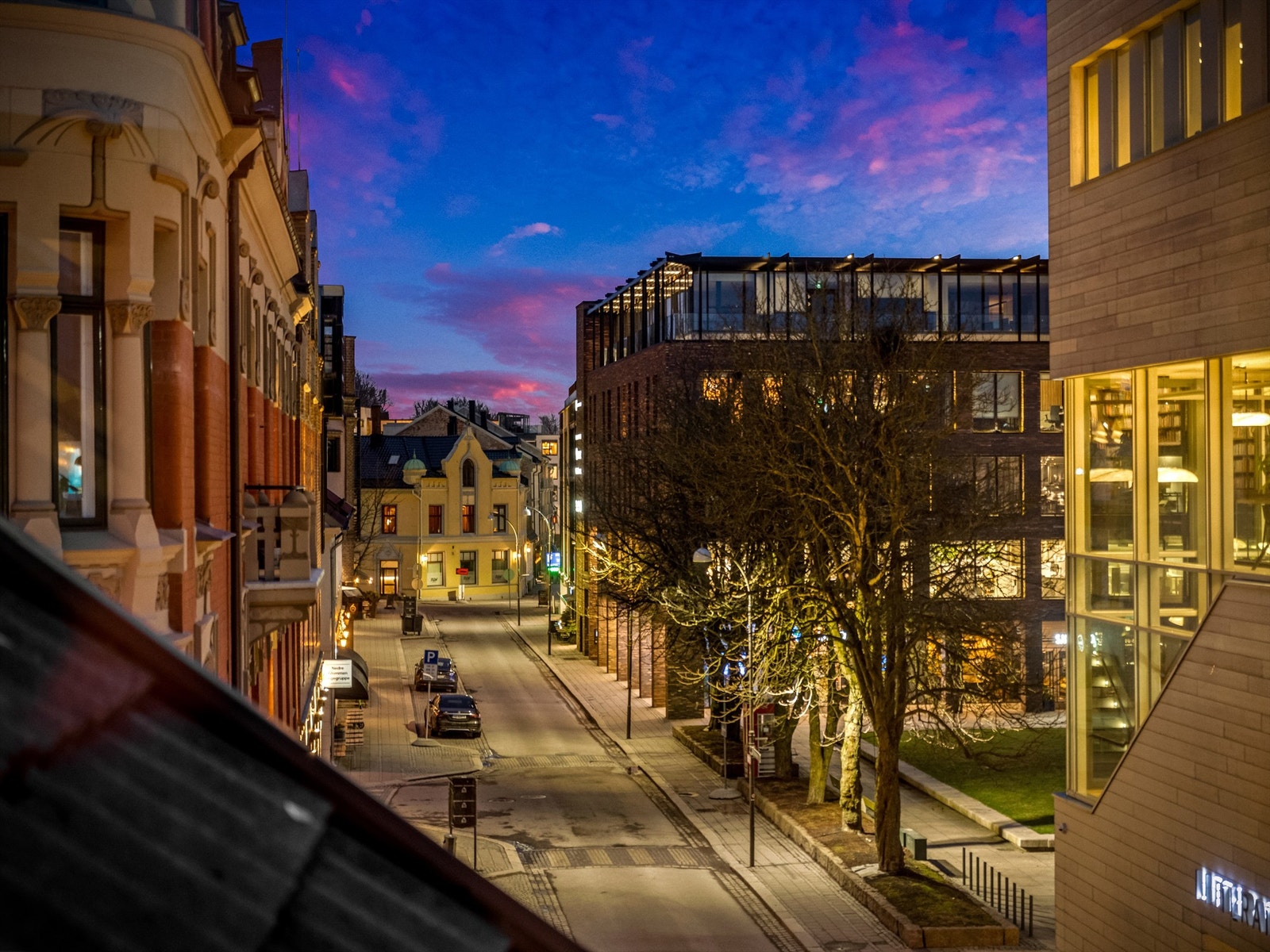 Utsyn over Storgata fra stuens oppløft. Galleribilde