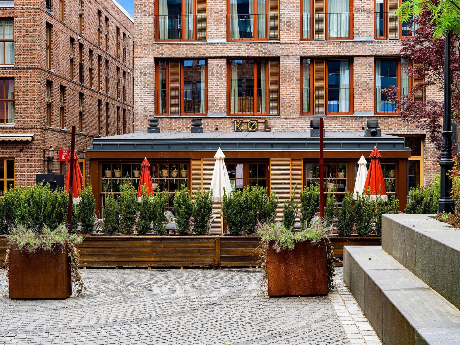 Sentrum er i senere år revitalisert. Deriblant Nygaardsplassen, lokalt omtalt som "Lille Brooklyn", ett kvartal unna. Galleribilde