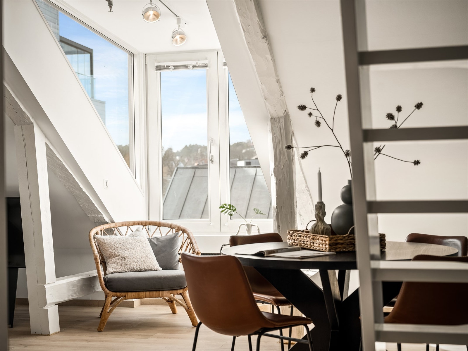 Hemsen er tilgjengelig på stigetrapp fra stuen. Galleribilde