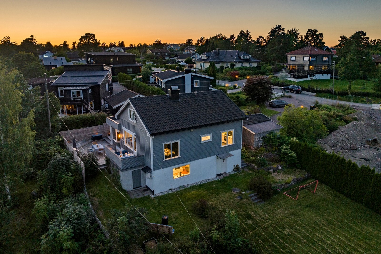 Store uteplasser rundt boligen gir deg meget gode solforhold Galleribilde