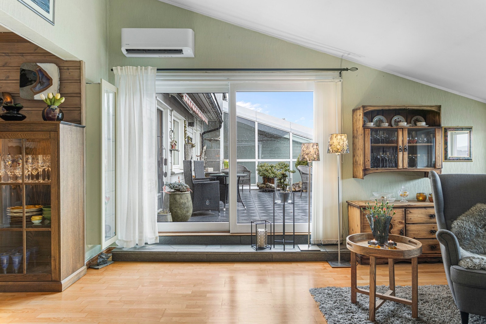 Fra stuen er det utgang til terrasse Galleribilde