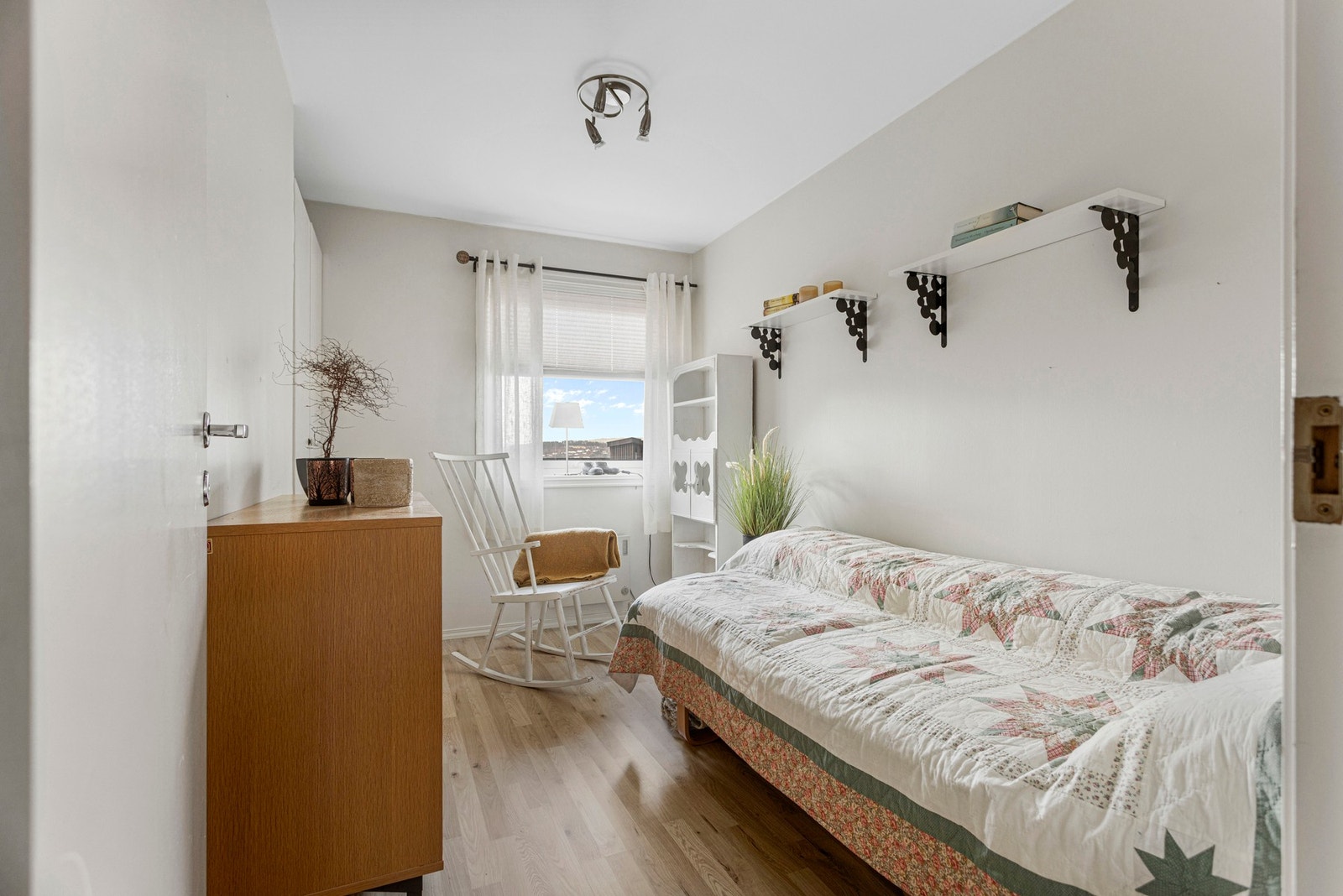 Soverom 2 - ca 8,5 kvm. Galleribilde